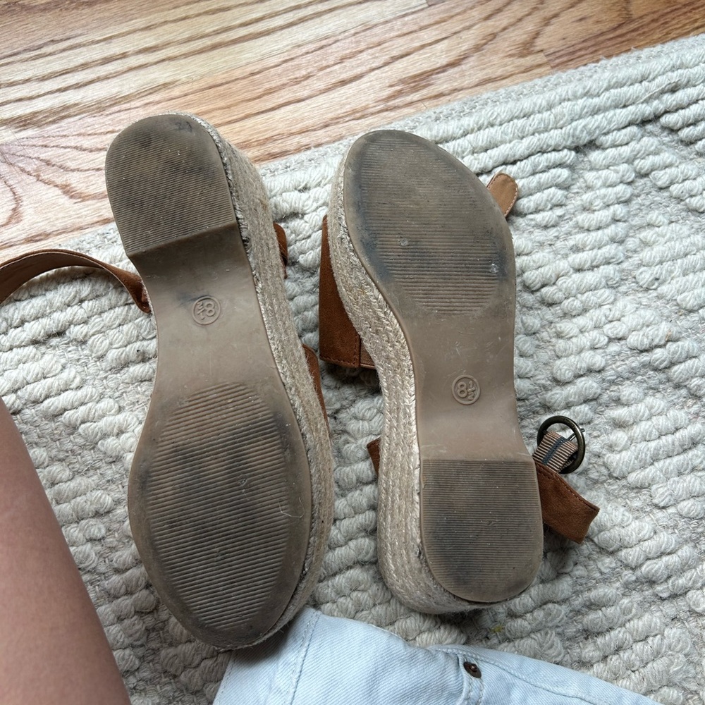 Universal Thread Brown Platform Wedges - Picture 2 of 4